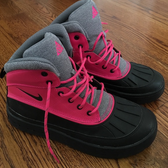Pink Nike ACG Boots! Worn once! ✨