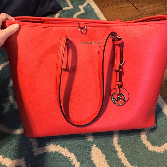 Micheal kors purse