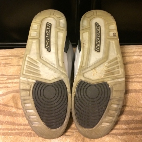 Jordan Retro 3 Wolf Grey - Picture 3 of 4