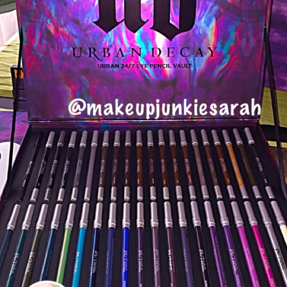 Urban Decay Makeup Bnwt Urban Decay 247 Eyeliner Vault Poshmark