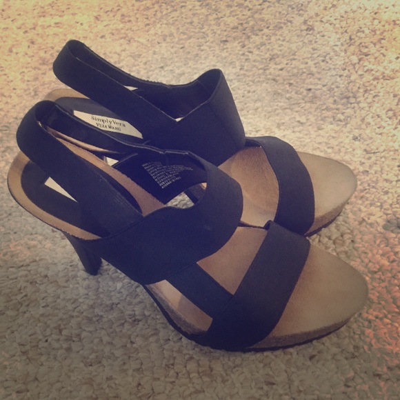Vera Wang heels brand new(can fit as 8.5 and 9)