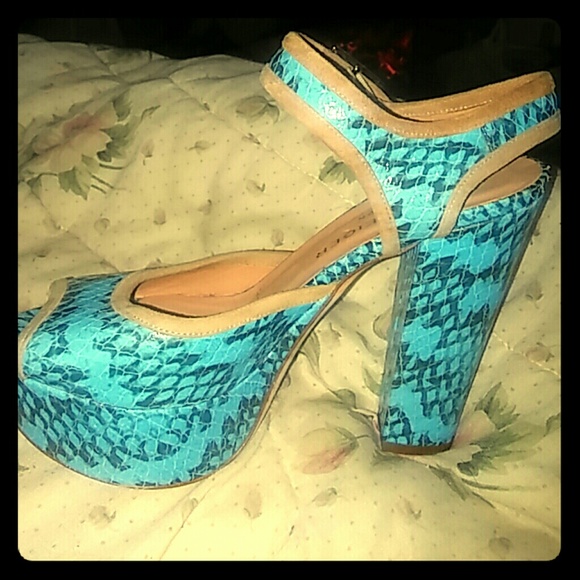 Kenneth Geiger Open toed heels