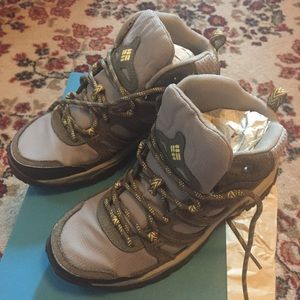 Columbia women's hiking shoes 6.5