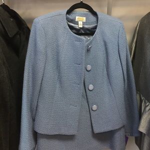 Ladies like new blue tweed Talbots suit