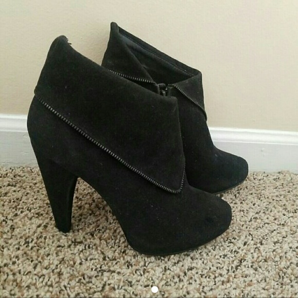 Black Booties (BUNDLE TO SAVE ON SHIPPING) - Picture 2 of 2