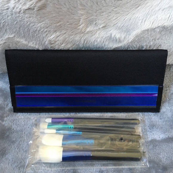 MAC Enchanted Eve Brush Kit