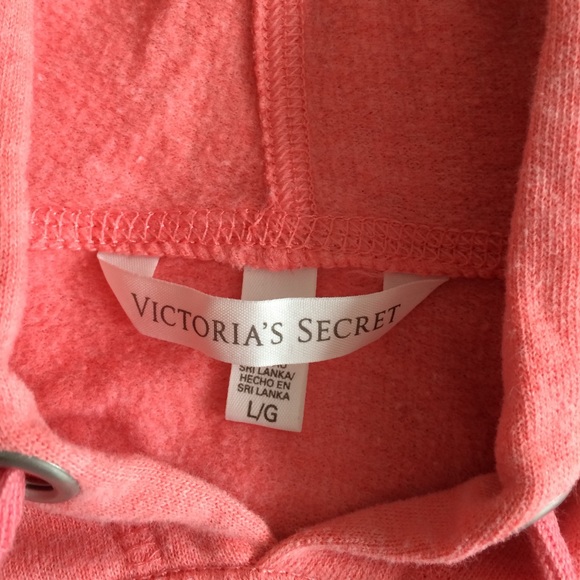 Victoria's Secret pullover - Picture 3 of 3
