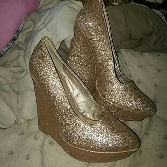 Glitter gold wedges