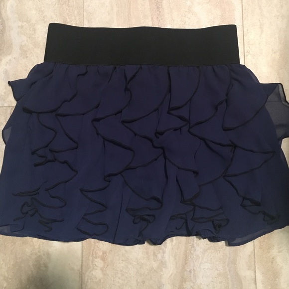 Express bodycon skirt w/ ruffles - Picture 1 of 4