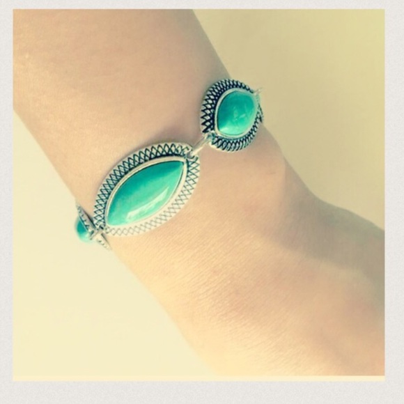 T&J Oval Stone Link Bracelet