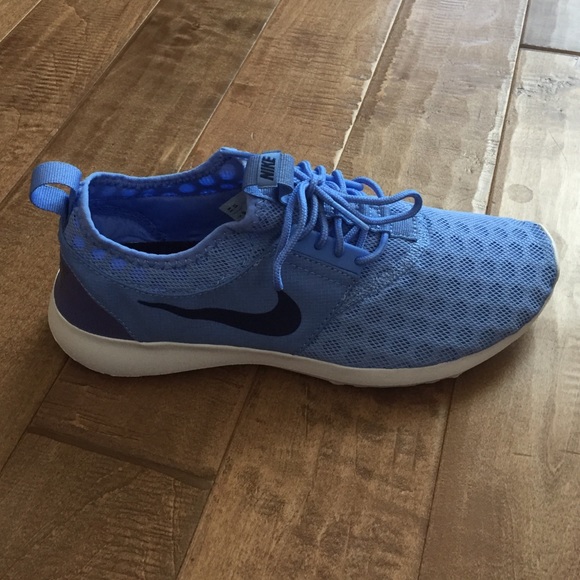 NWT Nike Athletic Shoes Blue Size 9.5