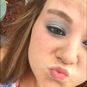 Meet your Posher, Hana