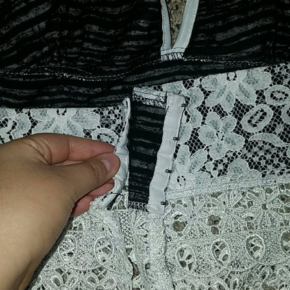 New Crotchet Detailing Halter Crop Top - Picture 2 of 3