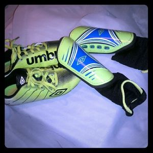 BOYS CLEATS/SHIN GAURDS