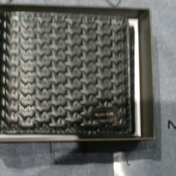 Michael Kors wallets Black or Red color