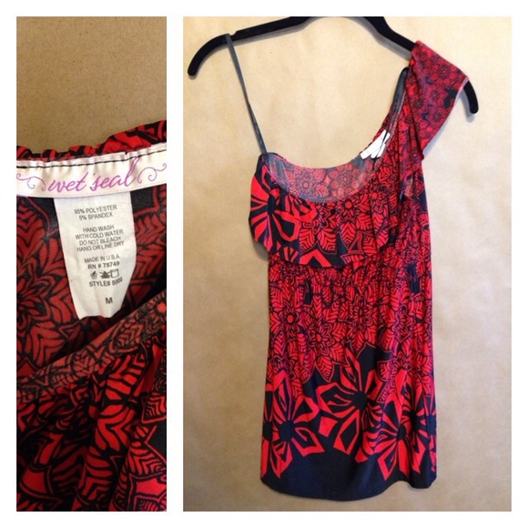 One shoulder top