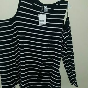 NWT Cold Shoulder Top (bundle to save shipping)