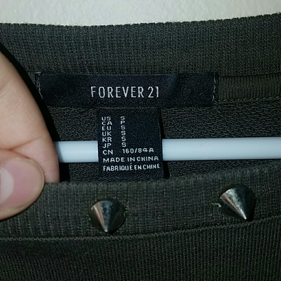 Sweater w/ spikes (BUNDLE TO SAVE ON SHIPPING) - Picture 2 of 2