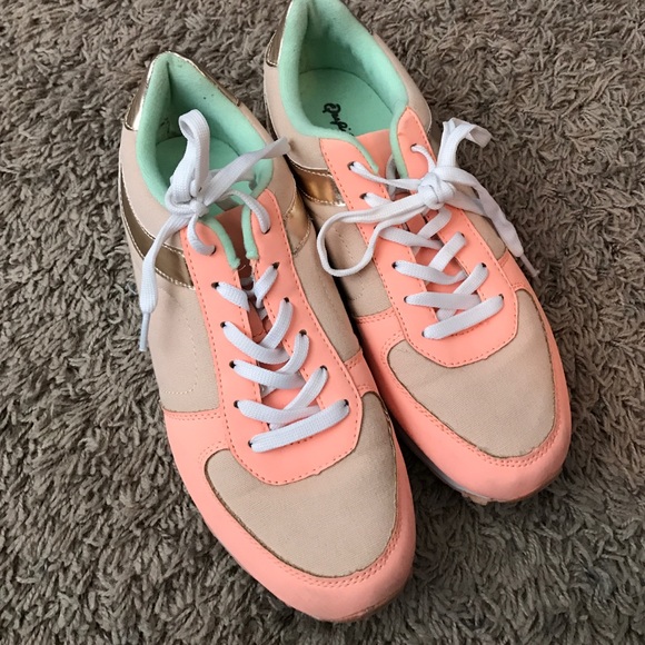 Qupid Tennis Shoes