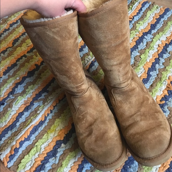 Uggs size 7 worn a handful of times! Great shape! - Picture 1 of 4