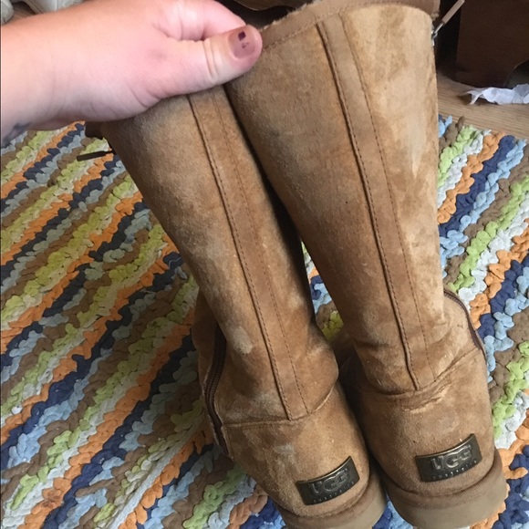Uggs size 7 worn a handful of times! Great shape! - Picture 2 of 4
