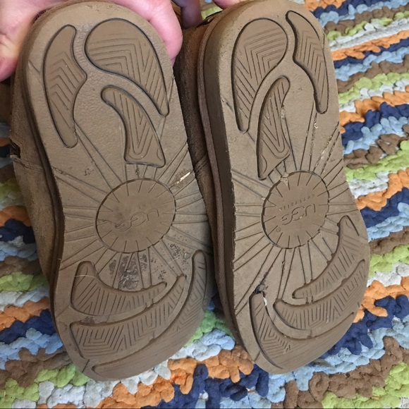 Uggs size 7 worn a handful of times! Great shape! - Picture 3 of 4