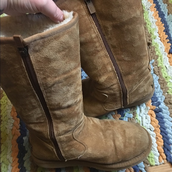 Uggs size 7 worn a handful of times! Great shape! - Picture 4 of 4