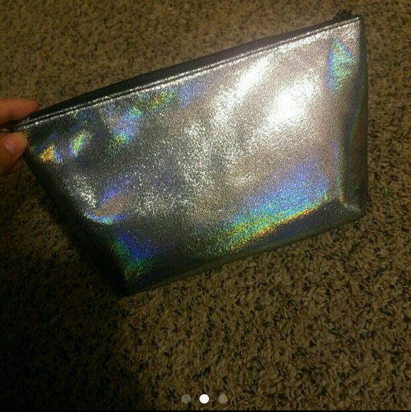 BRAND NEW MAKEUP BAG - Picture 2 of 3