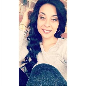 Meet your Posher, Alexis