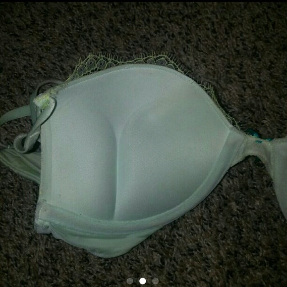 Victoria's Secret Bombsheel 34B - Picture 2 of 3