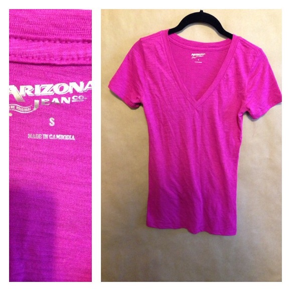 V-neck tshirt