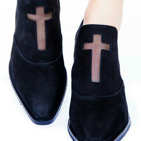 ISO UNIF CONFESSION BOOTS