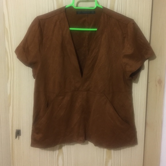 Zamsh leather like shirt with a one long pocket