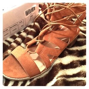 6 1/2 lace up sandals!!