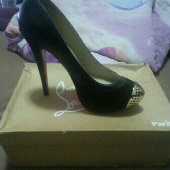 Shoes non authentic