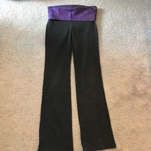 Yoga pants, with a purple pattern on top