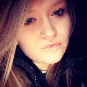 Meet your Posher, Cassandra