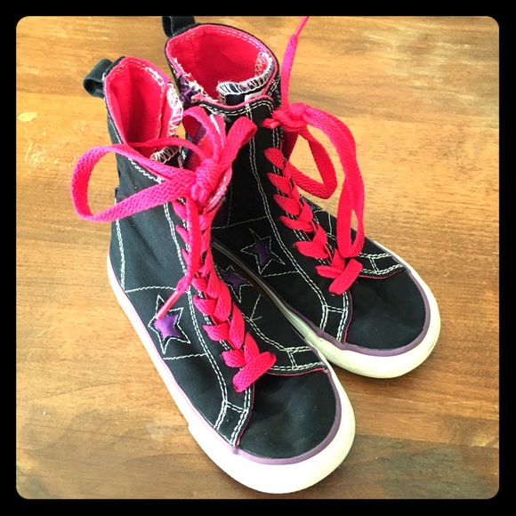 Converse girl high tops size 9 toddler.