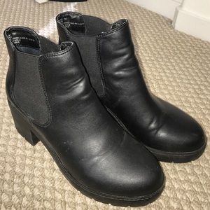ON HOLD Steve Madden platform ankle boots