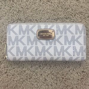 Michael Kors Wallet GOOD CONDITION!
