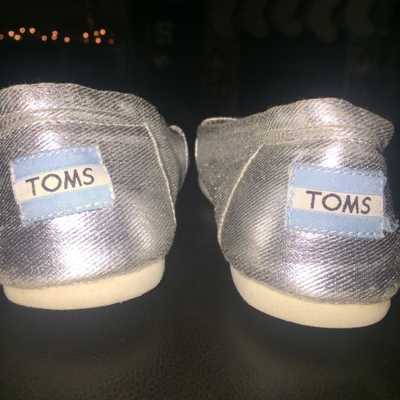 metallic TOMS