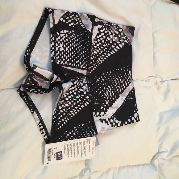 Lulu lemon "boogie short* roll down"