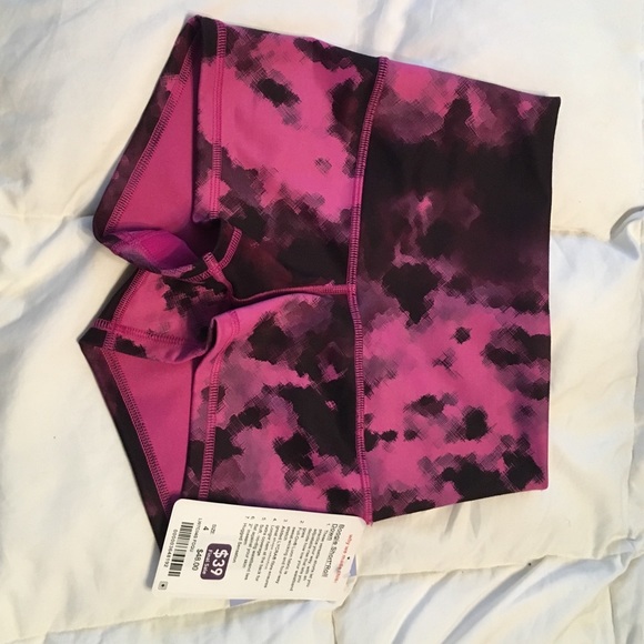 Lulu Lemon shorts "boogie short* roll down"