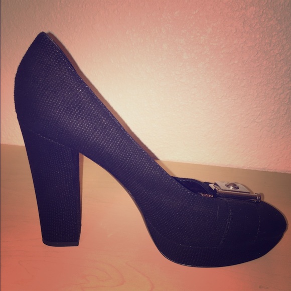 Calvin Klein high heels closed toe