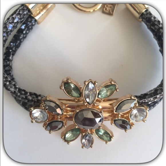 HP NWT Banana Republic Gray Rhinestone Bracelet - Picture 3 of 3