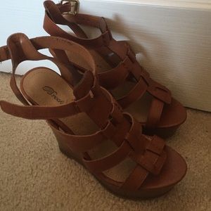 brown wedges woman 7