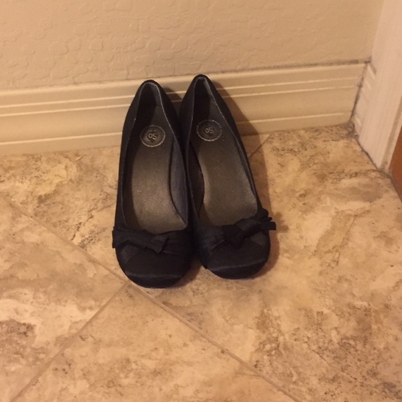 Black small heel bow tie shoes