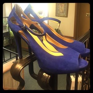 Guess Royal Blue Suede peep toe pumps.