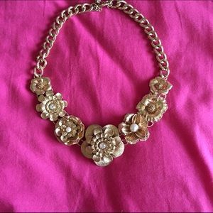 Chunky gold flower necklace