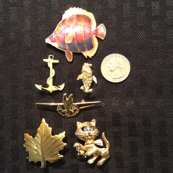 Vintage pins (6)
